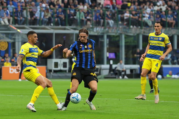 FC Internazionale v Parma Calcio 1913 - Serie A - Season 2026-2027 Milan, Italy, 10th October 2026. Diego Carlos of Parma Calcio stands on the ankle of Francesco Pio Esposito of FC Internazionale conceeding a penalty in the process during the FC Internazionale vs Parma Calcio 1913 Serie A match at Giuseppe Meazza, Milan. Picture credit should read: Jonathan Moscrop Milan Stadio Giuseppe Meazza Italy
