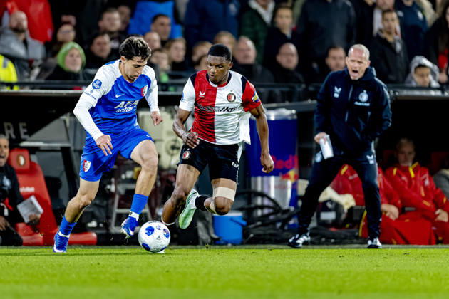 ROTTERDAM AZ Alkmaar defender Mateo Chavez and SC Feyenoord Rotterdam defender Givairo Read during the Vriendenloterij Eredivisie match between Feyenoord and AZ at De Kuip on October 10, 2026, in Rotterdam, the Netherlands. Photo by DeFodi Images