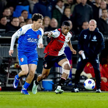 ROTTERDAM AZ Alkmaar defender Mateo Chavez and SC Feyenoord Rotterdam defender Givairo Read during the Vriendenloterij Eredivisie match between Feyenoord and AZ at De Kuip on October 10, 2026, in Rotterdam, Netherlands. Photo by DeFodi Images
