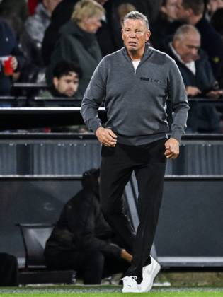 ROTTERDAM - AZ Alkmaar coach Lee-Roy Echteld during the Dutch Eredivisie match between Feyenoord and AZ Alkmaar at Feyenoord Stadium De Kuip on October 10, 2026 in Rotterdam, the Netherlands. OLAF KRAAK ANP Eredivisie 2026 27 xVIxANPxSportx xxANPxIVx 572043916 originalFilename: 572043916