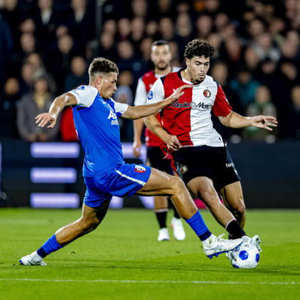 ROTTERDAM: AZ Alkmaar defender Lewis Schouten and SC Feyenoord Rotterdam forward Nacho Ferri during the Vriendenloterij Eredivisie match between Feyenoord and AZ at De Kuip on October 10, 2026, in Rotterdam, Netherlands. Photo by DeFodi Images