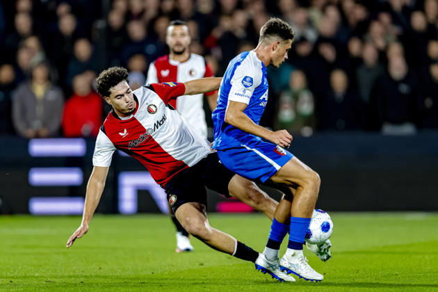 ROTTERDAM: AZ Alkmaar defender Lewis Schouten and SC Feyenoord Rotterdam forward Nacho Ferri during the Vriendenloterij Eredivisie match between Feyenoord and AZ at De Kuip on October 10, 2026, in Rotterdam, the Netherlands. Photo by DeFodi Images