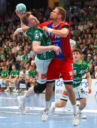October 10, 2026, Germany, Göppingen, Opel HBL Bundesliga Handball, FRISCH AUF Göppingen vs. SG BBM Bietigheim, from left: Erik Persson (FAG), Fabian Wiederstein (BBM)