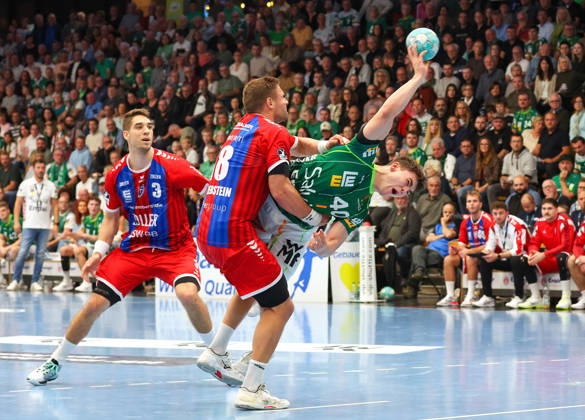 October 10, 2026, Germany, Göppingen, Opel HBL Bundesliga Handball, FRISCH AUF Göppingen vs. SG BBM Bietigheim, from left: Nikola Vlahovic (BBM), Fabian Wiederstein (BBM), Elias Newel (FAG)