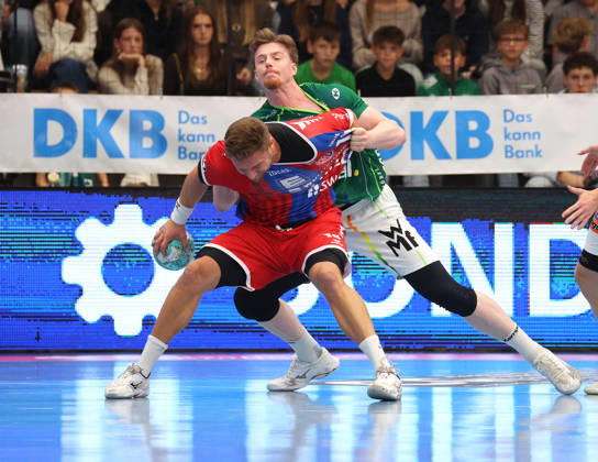 October 10, 2026, Germany, Göppingen, Opel HBL Bundesliga Handball, FRISCH AUF Göppingen vs. SG BBM Bietigheim, from left: Fabian Wiederstein (BBM), Franko Lastro (FAG)