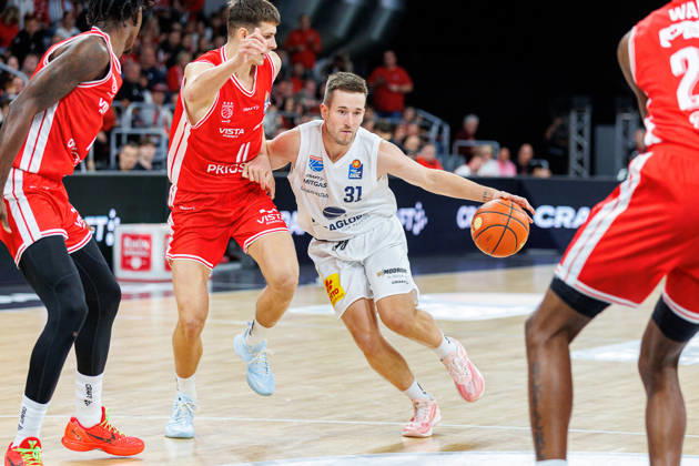 Richard Balint, BMA365 Bamberg Baskets, 11; Spencer Reaves, Syntainics MBC, 31; BMA365 Bamberg Baskets vs. Syntainics MBC, Basketball, easyCredit BBL, Matchday 5, October 10, 2026 BMA365 Bamberg Baskets vs. Syntainics MBC, Basketball, easyCredit BBL, Matchday 5, October 10, 2026 Bamberg Copyright: xEibner-Pressefoto G.xSantemizx EP_EER