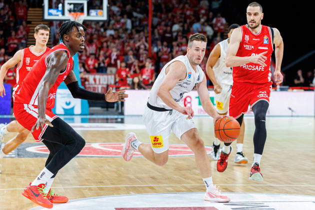 Trevon Scott, BMA365 Bamberg Baskets, 13; Spencer Reaves, Syntainics MBC, 31; Daniel Keppeler, BMA365 Bamberg Baskets, 31; BMA365 Bamberg Baskets vs. Syntainics MBC, Basketball, easyCredit BBL, Matchday 5, October 10, 2026 BMA365 Bamberg Baskets vs. Syntainics MBC, Basketball, easyCredit BBL, Matchday 5, October 10, 2026 Bamberg Copyright: xEibner-Pressefoto G.xSantemizx EP_EER