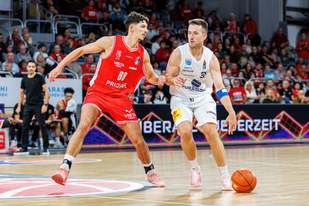 Yuval Hochstadter, BMA365 Bamberg Baskets, 66; Spencer Reaves, Syntainics MBC, 31; BMA365 Bamberg Baskets vs. Syntainics MBC, Basketball, easyCredit BBL, Matchday 5, October 10, 2026 BMA365 Bamberg Baskets vs. Syntainics MBC, Basketball, easyCredit BBL, Matchday 5, October 10, 2026 Bamberg Copyright: xEibner-Pressefoto G.xSantemizx EP_EER