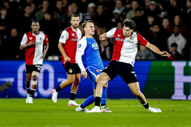 ROTTERDAM AZ Alkmaar midfielder Peer Koopmeiners and SC Feyenoord Rotterdam forward Nacho Ferri during the Vriendenloterij Eredivisie match between Feyenoord and AZ at De Kuip on October 10, 2026, in Rotterdam, the Netherlands. Photo by DeFodi Images