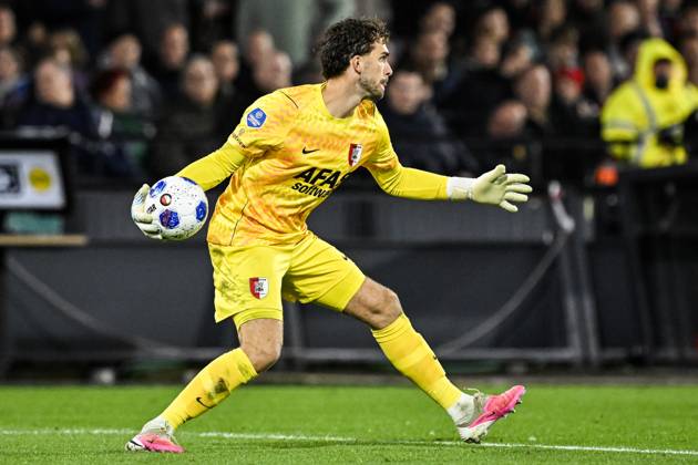 ROTTERDAM - AZ Alkmaar goalkeeper Jari de Busser during the Dutch Eredivisie match between Feyenoord and AZ Alkmaar at Feyenoord Stadium De Kuip on October 10, 2026 in Rotterdam, the Netherlands. OLAF KRAAK ANP Eredivisie 2026 27 xVIxANPxSportx xxANPxIVx 572045385 originalFilename: 572045385