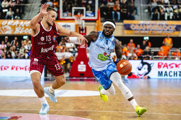 Rostock, Germany, October 10, 2026; easyCredit BBL 2026–2027, Matchday 5: Rostock Seawolves vs. Fitness First Würzburg Baskets. Pictured, from left: Marko Petric of the Fitness First Würzburg Baskets and TJ Crockett Jr. of the Rostock Seawolves. Copyright: xFotostandx xVoelkerx