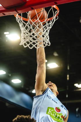 Rostock, Germany, October 10, 2026; easyCredit BBL 2026–2027, Matchday 5: Rostock Seawolves vs. Fitness First Würzburg Baskets. Pictured: Robin Amaize of the Rostock Seawolves making a dunk. Copyright: xFotostandx xVoelkerx