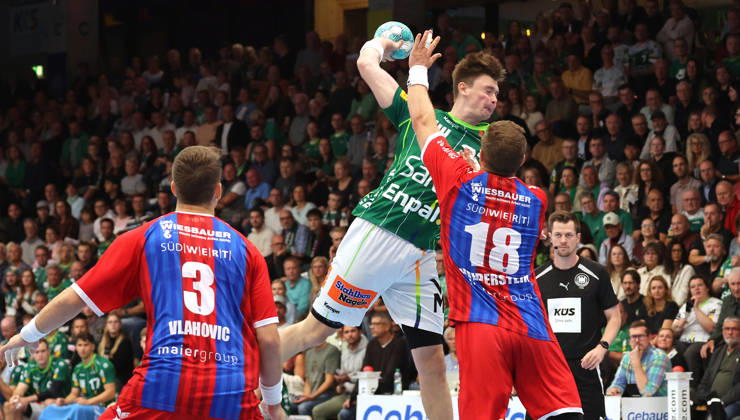 October 10, 2026, Germany, Göppingen, Opel HBL Bundesliga Handball, FRISCH AUF Göppingen vs. SG BBM Bietigheim, from left: Oskar Sunnefeldt (FAG), Fabian Wiederstein (BBM)