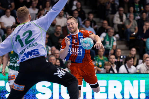Lukas WUCHERPFENNIG (SG BBM Bietigheim), 06, is stopped by Kristian SAEVERAS (FRISCH AUF Goeppingen), 12 GER, FRISCH AUF Goeppingen vs. SG BBM Bietigheim, Handball, Bundesliga, OPEL HBL, Matchday 8, 2026–2027 season, October 10, 2026, GER, FRISCH AUF Goeppingen vs. SG BBM Bietigheim, Handball, Bundesliga, OPEL HBL, Matchday 8, 2026–2027 Season, October 10, 2026, Goeppingen Copyright: xEibnerxPressefoto OliverxSchmidtx EP_OST
