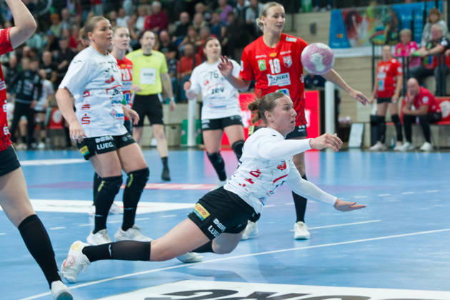 Zoe Stens Zwickau, 73, Lea Gruber, Halle, 19, SV Union Halle Neustadt vs. BSV Sachsen Zwickau, Women’s Handball Bundesliga, 1st Bundesliga, Matchday 5, 2026–27 Season, October 10, 2026, Halle SWH Arena, Saxony-Anhalt, Germany