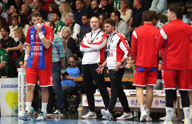 October 10, 2026, Germany, Göppingen, Opel HBL Bundesliga Handball, FRISCH AUF Göppingen vs. SG BBM Bietigheim, BBM Coach Hartmut Mayerhoffer, Manuel Schmidt (BBM)