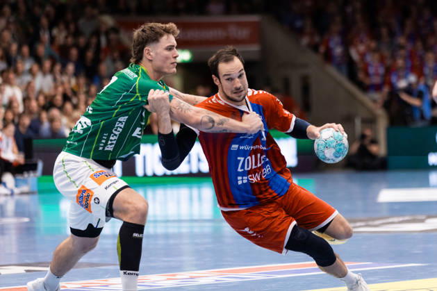 Domikin CLAUS (SG BBM Bietigheim), No. 07, in a one-on-one battle against Victor KLOEVE (FRISCH AUF Goeppingen), No. 07, GER, FRISCH AUF Goeppingen vs. SG BBM Bietigheim, Handball, Bundesliga, OPEL HBL, Matchday 8, 2026–2027 season, October 10, 2026, GER, FRISCH AUF Goeppingen vs. SG BBM Bietigheim, Handball, Bundesliga, OPEL HBL, Matchday 8, 2026–2027 season, October 10, 2026, Goeppingen Copyright: xEibnerxPressefoto OliverxSchmidtx EP_OST