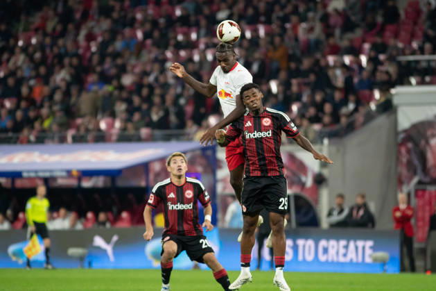 1 German Bundesliga RB Leipzig vs. Eintracht Frankfurt October 10, 2026 Ezechiel Banzuzi 6, RB Leipzig in the air against Raphael Onyedika 25, Eintracht Frankfurt LEIPZIG, GERMANY OCTOBER 10 Bundesliga match between RB Leipzig and Eintracht Frankfurt at the Red Bull Arena on Matchday 5 of the 1. Bundesliga on October 10, 2026 in Leipzig, Germany. DFL regulations prohibit any use of photographs as image sequences and or quasi-video. Copyright: xBEAUTIFULxSPORTS JanxKaeferx