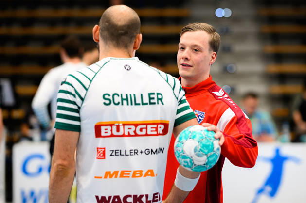 Göppingen HBL 26 27 Frisch Auf Göppingen SG BBM Bietigheim (from left) Marcel Schiller (Göppingen), Till Hermann (Bietigheim) Göppingen EWS Arena Baden-Württemberg, Germany