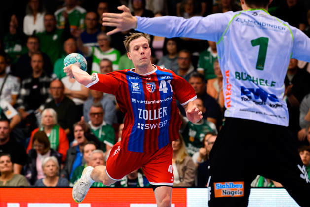 Göppingen HBL 26 27 Frisch Auf Göppingen SG BBM Bietigheim Till Hermann (Bietigheim), Goalie Julian Buchele (Göppingen) Göppingen EWS Arena Baden-Württemberg, Germany
