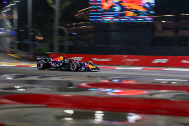 2026 Formula 1 Singapore Grand Prix SINGAPORE - OCTOBER 10: Red Bull s driver Max Verstappen during the Qualifying Session at the Formula One Grand Prix of Singapore, at the Marina Bay Street Circuit in Singapore, on October 10, 2026. Daniel Ceng Anadolu Singapore Singapore. Editorial use only. Please get in touch for any other usage.  Copyright: x2026xAnadoluxDanielxCengx