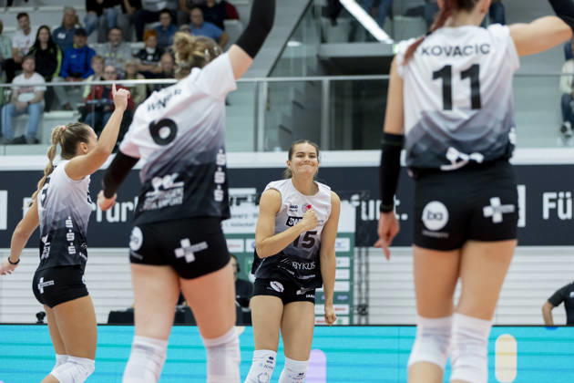 DEKRA Women s Bundesliga 1: Schwarz Weiss Erfurt vs. Rote Raben Vilsbiburg, Erfurt, October 10, 2026, Cheers, Alix de Micheli 15 Schwarz Weiss Erfurt (center of photo) DEKRA 1 Women’s Bundesliga Schwarz Weiss Erfurt vs. Rote Raben Vilsbiburg, Riethsporthalle, Erfurt, October 10, 2026 Copyright: xBEAUTIFULxSPORTS Duehringx