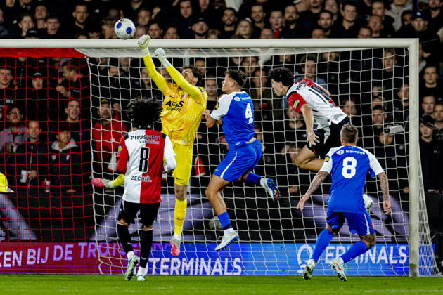 ROTTERDAM AZ Alkmaar goalkeeper Jari De Busser, AZ Alkmaar defender Lewis Schouten, and SC Feyenoord Rotterdam forward Nacho Ferri during the Vriendenloterij Eredivisie match between Feyenoord and AZ at De Kuip on October 10, 2026, in Rotterdam, Netherlands. Photo by DeFodi Images