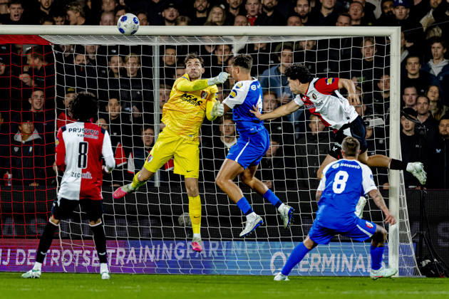 ROTTERDAM AZ Alkmaar goalkeeper Jari De Busser, AZ Alkmaar defender Lewis Schouten, SC Feyenoord Rotterdam forward Nacho Ferri during the Vriendenloterij Eredivisie match between Feyenoord and AZ at De Kuip on October 10, 2026, in Rotterdam, the Netherlands. Photo by DeFodi Images