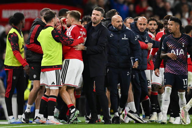 MANCHESTER, ENGLAND, OCT 10: Michael Carrick head coach of Manchester United, ManU pulls away Luke Shaw of Manchester United after Rodrigo Bentancur (Not pictured) of Tottenham Hotspur is sent off during the Premier League match between Manchester United and Tottenham Hotspur at Old Trafford in Manchester, England (Will Palmer Sports Press Photo) Copyright: xWillxPalmer SportsxPressxPhotox Sportspressphoto_SPR251438