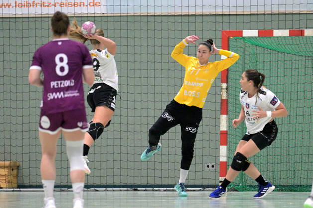 Sara Suba, TusSies Metzingen, 77 in goal against Zoe Sprenger’s SCM Ramnicu Valcea, 19 on the shot TusSies Metzingen vs. SCM Ramnicu Valcea, Handball, EHF, Europa League Qualification Second Leg, 2026–2027 Season, October 10, 2026, TusSies Metzingen vs. SCM Ramnicu Valcea, Handball, EHF, European League Qualification Second Leg, 2026–2027 Season, October 10, 2026, Metzingen Copyright: xEibner-Pressefotox EP_TBR