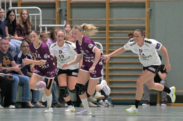 Charlotte Cholevova (TusSies Metzingen), No. 96, in action against Amalie Wulff Nielsen (SCM Ramnicu Valcea), No. 11; TusSies Metzingen vs. SCM Ramnicu Valcea, Handball, EHF, European League Qualification Second Leg, 2026–2027 Season, October 10, 2026, TusSies Metzingen vs. SCM Ramnicu Valcea, Handball, EHF, Europa League Qualification Second Leg, 2026–2027 Season, October 10, 2026, Metzingen Copyright: xEibner-Pressefotox EP_TBR