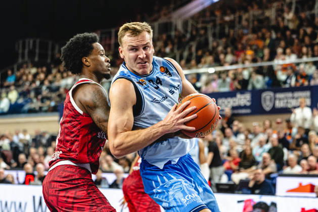 Rostock, Germany, October 10, 2026, easyCredit BBL 2026–2027, Game Day 5: Rostock Seawolves vs. Fitness First Würzburg Baskets. Pictured, from left, in a one-on-one battle: Eddie Colbert III of the Fitness First Würzburg Baskets and Artur Konontsuk of the Rostock SeawolvesVES Copyright: xFotostandx xVoelkerx