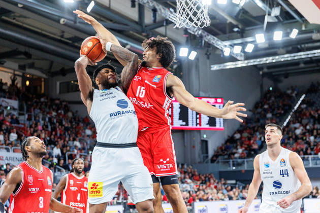Anthony Gaines, Syntainics MBC, 11; Brendan Terry, BMA365 Bamberg Baskets, 15; BMA365 Bamberg Baskets vs. Syntainics MBC, Basketball, easyCredit BBL, Matchday 5, October 10, 2026 BMA365 Bamberg Baskets vs. Syntainics MBC, Basketball, easyCredit BBL, Matchday 5, October 10, 2026 Bamberg Copyright: xEibner-Pressefoto G.xSantemizx EP_EER