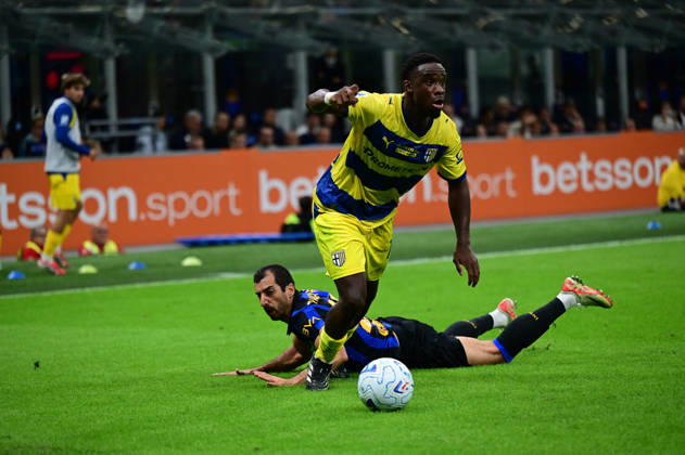 SOCCER - Serie A - Inter - FC Internazionale vs. Parma Calcio Photo by IPA ABACAPRESS.COM89513460 - Mandela Keita and Henrikh Mkhitaryan during the Serie A match between FC Internazionale and Parma Calcio at Stadio Giuseppe Meazza in Milan, Italy, on October 10, 2026. Milan Italy  Copyright: xIPAxSport ABACAx