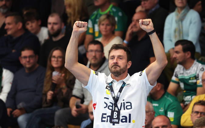 October 10, 2026, Germany, Göppingen, Opel HBL Bundesliga Handball, FRISCH AUF Göppingen vs. SG BBM Bietigheim, FAG Coach Ben Matschke, celebrating, cheering, clenching his fists, fist
