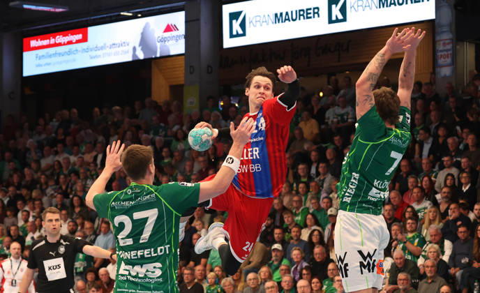 October 10, 2026, Germany, Göppingen, Opel HBL Bundesliga Handball, FRISCH AUF Göppingen vs. SG BBM Bietigheim, from left: Oskar Sunnefeldt (FAG), Maxim Orlov (BBM), Viktor Klöve (FAG)