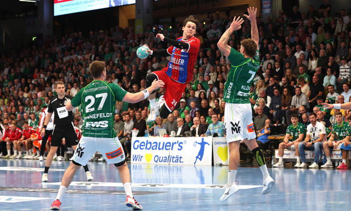 October 10, 2026, Germany, Göppingen, Opel HBL Bundesliga Handball, FRISCH AUF Göppingen vs. SG BBM Bietigheim, from left: Oskar Sunnefeldt (FAG), Maxim Orlov (BBM), Viktor Klöve (FAG)