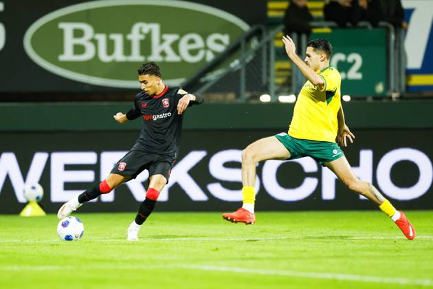 SITTARD - Younes Taha of FC Twente, Justin Hubner of Fortuna Sittard (lr) during the Dutch Eredivisie match between Fortuna Sittard and FC Twente at the Fortuna Sittard stadium on 10 October 2026 in Sittard, the Netherlands. IRIS VAN DEN BROEK ANP Eredivisie 2026 27 xVIxANPxSportx xxANPxIVx 572050777 originalFilename: 572050777