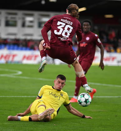 October 10, 2026, xophax, Soccer 3rd Division, Fortuna Cologne vs. Saarbrücken, Mladen Cvjetinovic (Saarbrücken), bottom; Bennet Bröger (38), Fortuna Cologne, top; Cologne