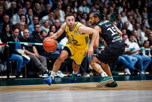 Jordan Ford of Alba Berlin goes head-to-head with Jordan Roland of the Gladiators Trier; Action: Vet Concept Gladiators Trier vs. Alba Berlin, Basketball, easyCredit BBL, Matchday 5, 2026–2027 Season, October 10, 2026, Vet Concept Gladiators Trier vs. Alba Berlin, Basketball, easyCredit BBL, Matchday 5, 2026–2027 season, October 10, 2026 Copyright: xEibnerxPressefotox EP_ANS
