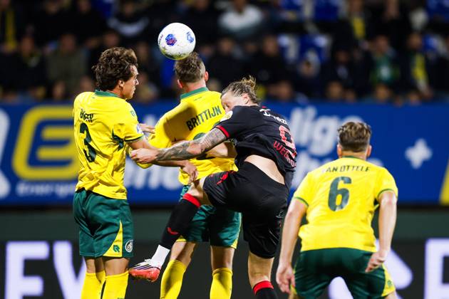 SITTARD - Rodrigo Guth of Fortuna Sittard, Philip Brittijn of Fortuna Sittard, Wout Weghorst of FC Twente (lr) during the Dutch Eredivisie match between Fortuna Sittard and FC Twente at the Fortuna Sittard stadium on 10 October 2026 in Sittard, the Netherlands. IRIS VAN DEN BROEK ANP Eredivisie 2026 27 xVIxANPxSportx xxANPxIVx 572051491 originalFilename: 572051491