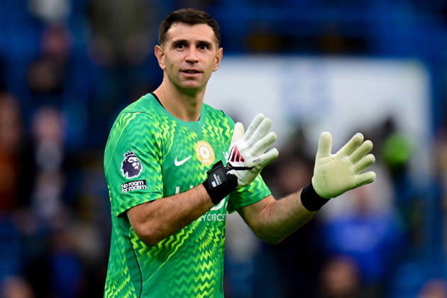 Chelsea v Bournemouth, Premier League Chelsea goalkeeper Emiliano Martinez (1) during the Premier League match between Chelsea and Bournemouth at Stamford Bridge, London, UK on 10 October 2026. London Stamford Bridge Greater London UK Editorial use only DataCo restrictions apply See www.football-dataco.com , Copyright: xDennisxGoodwinx PSI-24979-0055