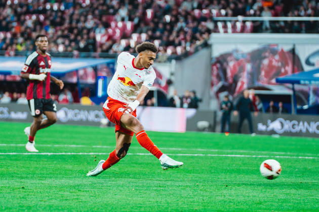 Tidiam Gomis (RB Leipzig, 27) scores RB Leipzig vs Eintracht Frankfurt, Bundesliga, Germany, Football, 26 27, GER, Leipzig, Red Bull Arena Stadium DFL regulations prohibit any use of photographs as image sequences and or quasi-video.DFL regulations prohibit any use of photographs as image sequences and or quasi-video. Leipzig Red Bull Arena, Leipzig Sachsen GER Copyright: xBillmanxDubex
