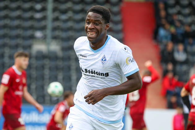 Olu Ogbemudia, SV Waldhof Mannheim, 14, scorer of the 1-2 goal, goal and goal celebration, gestures, joy, emotions; Soccer 3rd Division, Matchday 8, SG Sonnenhof Großaspach vs. SV Waldhof Mannheim on October 10, 2026, at the WIRmachenDRUCK Arena in Aspach Großaspach, Germany; Aspach Großaspach, WIRmachenDRUCK Arena, Germany Copyright: xFranzxReindelx