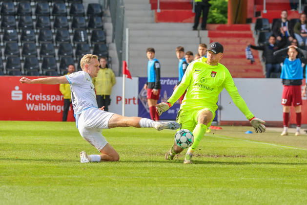 Julian Rieckmann, SV Waldhof Mannheim, 21; Maximilian Reule, SG Sonnenhof Großaspach, 1 Soccer 3rd Division, Matchday 8, SG Sonnenhof Großaspach vs. SV Waldhof Mannheim on October 10, 2026, at the WIRmachenDRUCK Arena in Aspach Großaspach, Germany; Aspach Großaspach WIRmachenDRUCK Arena, Germany Copyright: xFranzxReindelx