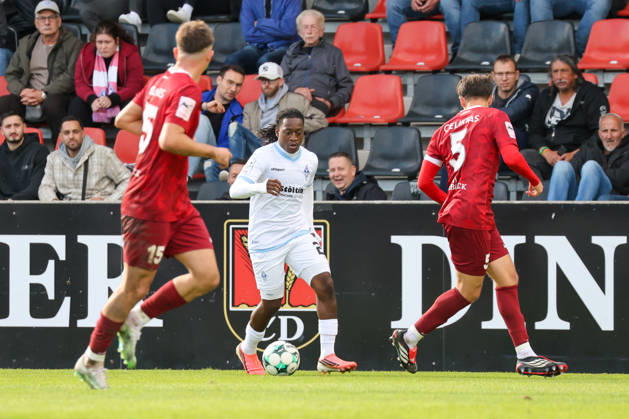 Nolan Muteba N Tumba, SV Waldhof Mannheim, 29 on the ball, Soccer 3rd Division, Matchday 8, SG Sonnenhof Großaspach vs. SV Waldhof Mannheim on October 10, 2026, at the WIRmachenDRUCK Arena in Aspach Großaspach, Germany; Aspach Großaspach, WIRmachenDRUCK Arena, Germany Copyright: xFranzxReindelx