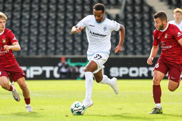 Noah Sarenren Bazee, SV Waldhof Mannheim, 37, in action—Soccer 3rd Division, Matchday 8, SG Sonnenhof Großaspach vs. SV Waldhof Mannheim on October 10, 2026, at the WIRmachenDRUCK Arena in Aspach Großaspach, Germany; Aspach Großaspach, WIRmachenDRUCK Arena, Germany Copyright: xFranzxReindelx