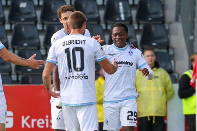 Nolan Muteba N Tumba, SV Waldhof Mannheim, 29—scorer of the 1-4 goal; goal celebration, gestures, joy, and emotions with Julian Ulbricht, SV Waldhof Mannheim, 10—Soccer 3. Liga, Matchday 8, SG Sonnenhof Großaspach vs. SV Waldhof Mannheim on October 10, 2026, at the WIRmachenDRUCK Arena in Aspach Großaspach, Germany; Aspach Großaspach, WIRmachenDRUCK Arena, Germany Copyright: xFranzxReindelx