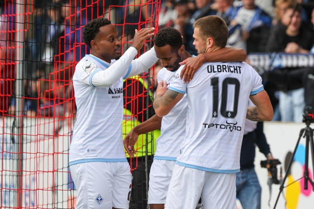 Julian Ulbricht, SV Waldhof Mannheim, 10, scorer of the 1-5 goal, goal and goal celebration, gestures, joy, emotions; German 3rd Division, Matchday 8, SG Sonnenhof Großaspach vs. SV Waldhof Mannheim on October 10, 2026, in Aspach Großaspach at the WIRmachenDRUCK Arena, Germany; Aspach Großaspach, WIRmachenDRUCK Arena, Germany Copyright: xFranzxReindelx