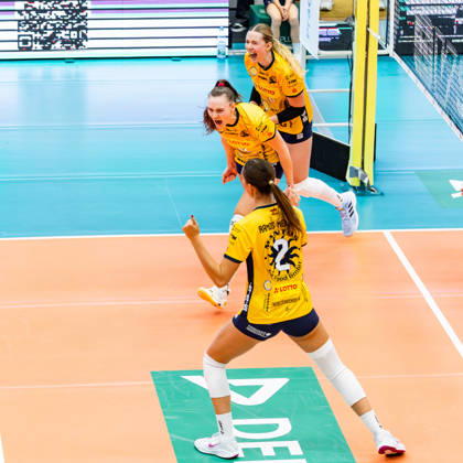 October 10, 2026, GER, Volleyball, Dekra 1st Division, Women, 2026–2027 Season, Regular Season, VfB Suhl Lotto Thuringia Skurios Volleys Borken Emma Boyd VfB Suhl Lotto Thuringia celebrates together with Irene del Carmen Ramos Mencia VfB Suhl Lotto Thuringia and Lea Feistritzer VfB Suhl Lotto Thuringia 98527 Suhl Wolfsgrube Sports Hall Thuringia Germany